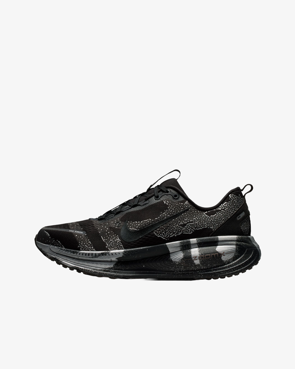 Nike - Men's Vomero 18 - (IQ3925-001)