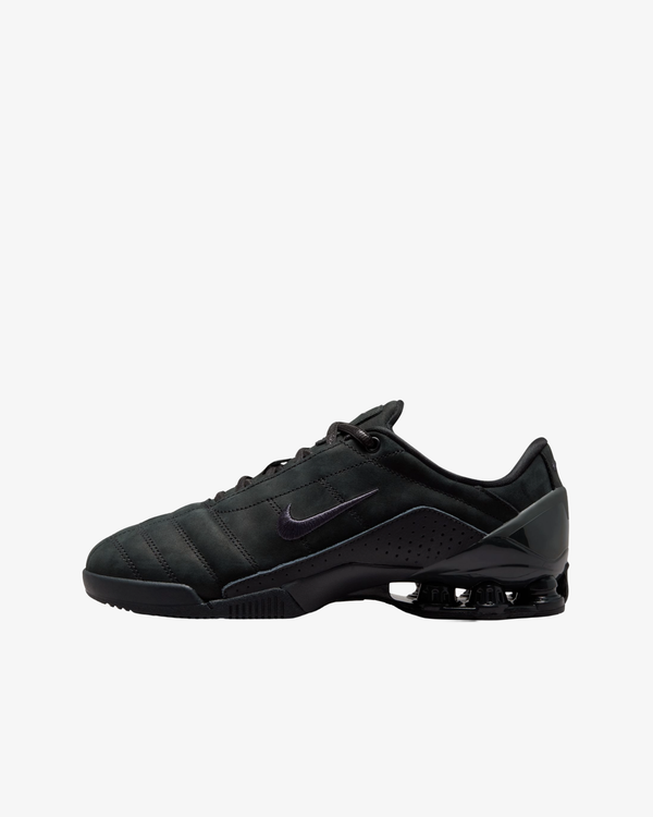 Nike - Women's Total 90 Shox Magia - (IO9934-001)