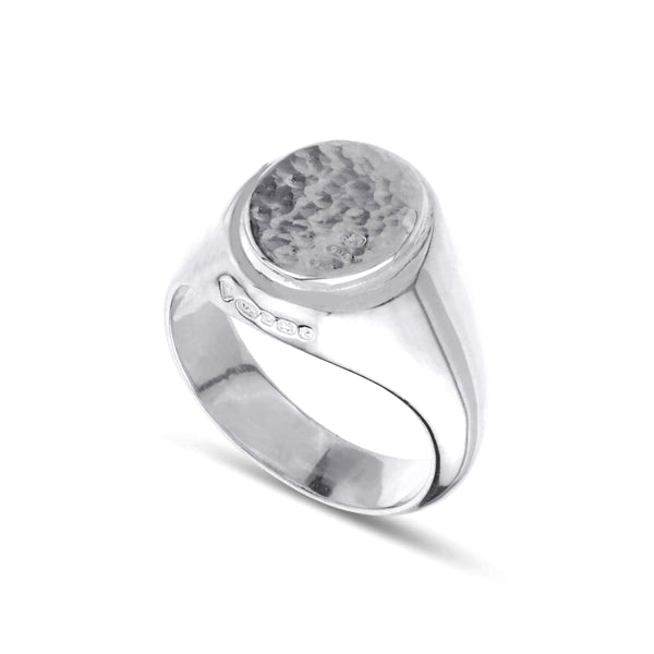 Bunney_BUNNEY - Oval Hammered Signet Ring_RINGS