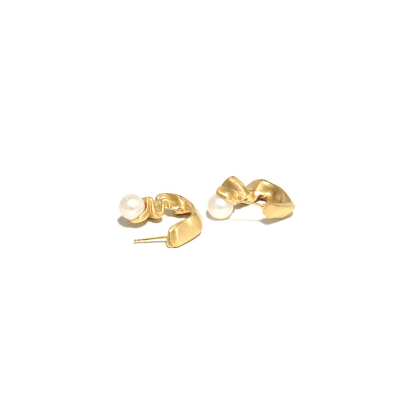 Completedworks_COMPLETEDWORKS - Pearl Ended Earrings - (Gold)_EARRINGS