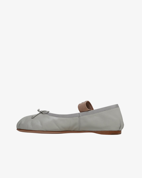 MIU MIU - Women's Capretto 4 Flat Shoes - (Light Blue)