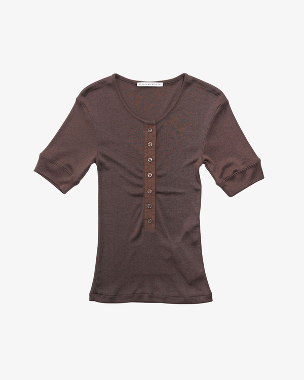 STUDIO NICHOLSON - Women's Short Sleeve Henley - (Brown)