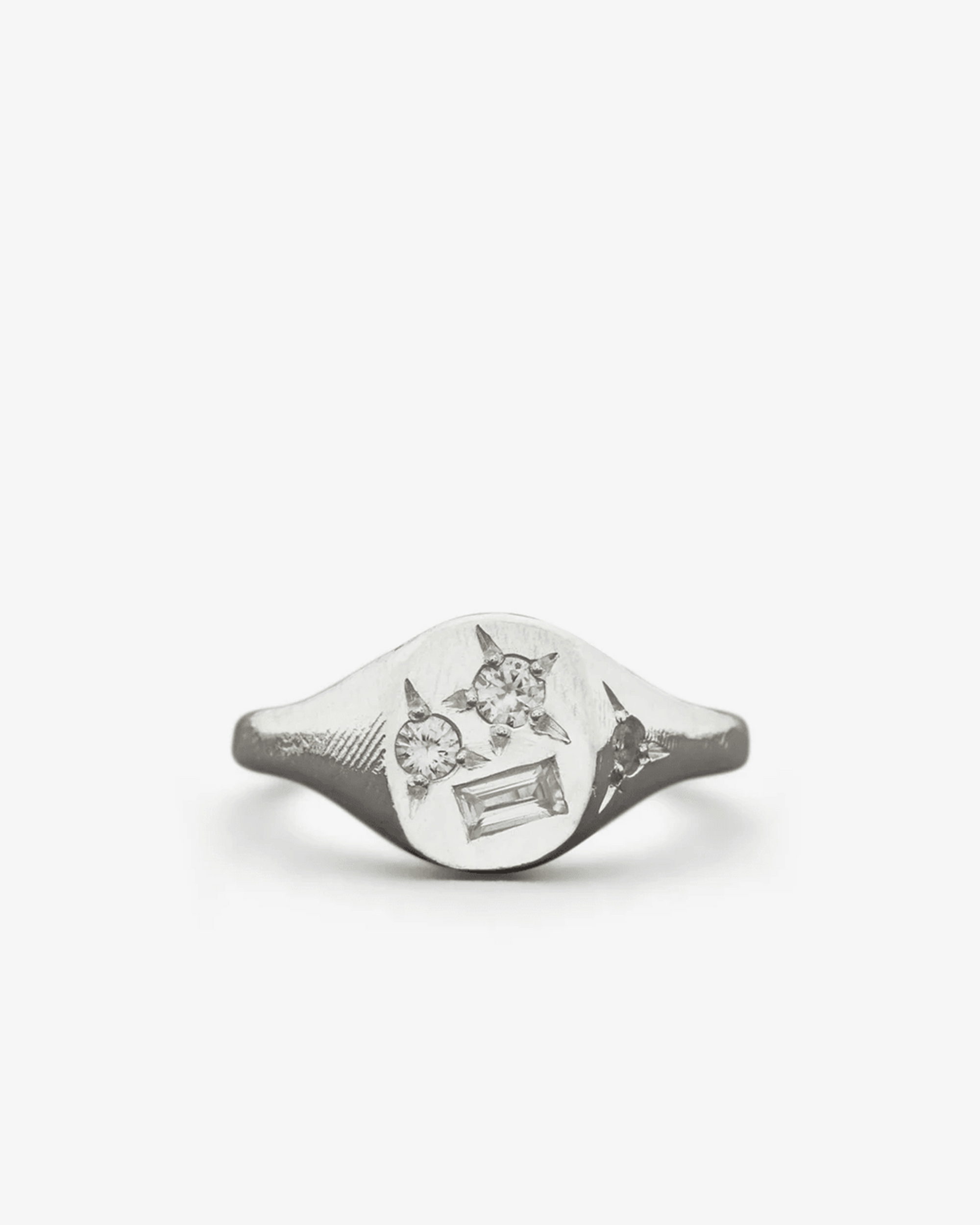 Seb Brown: White Ring (Silver) | DSMS E-SHOP Seb Brown: White Ring (Silver) | DSMS E-SHOP