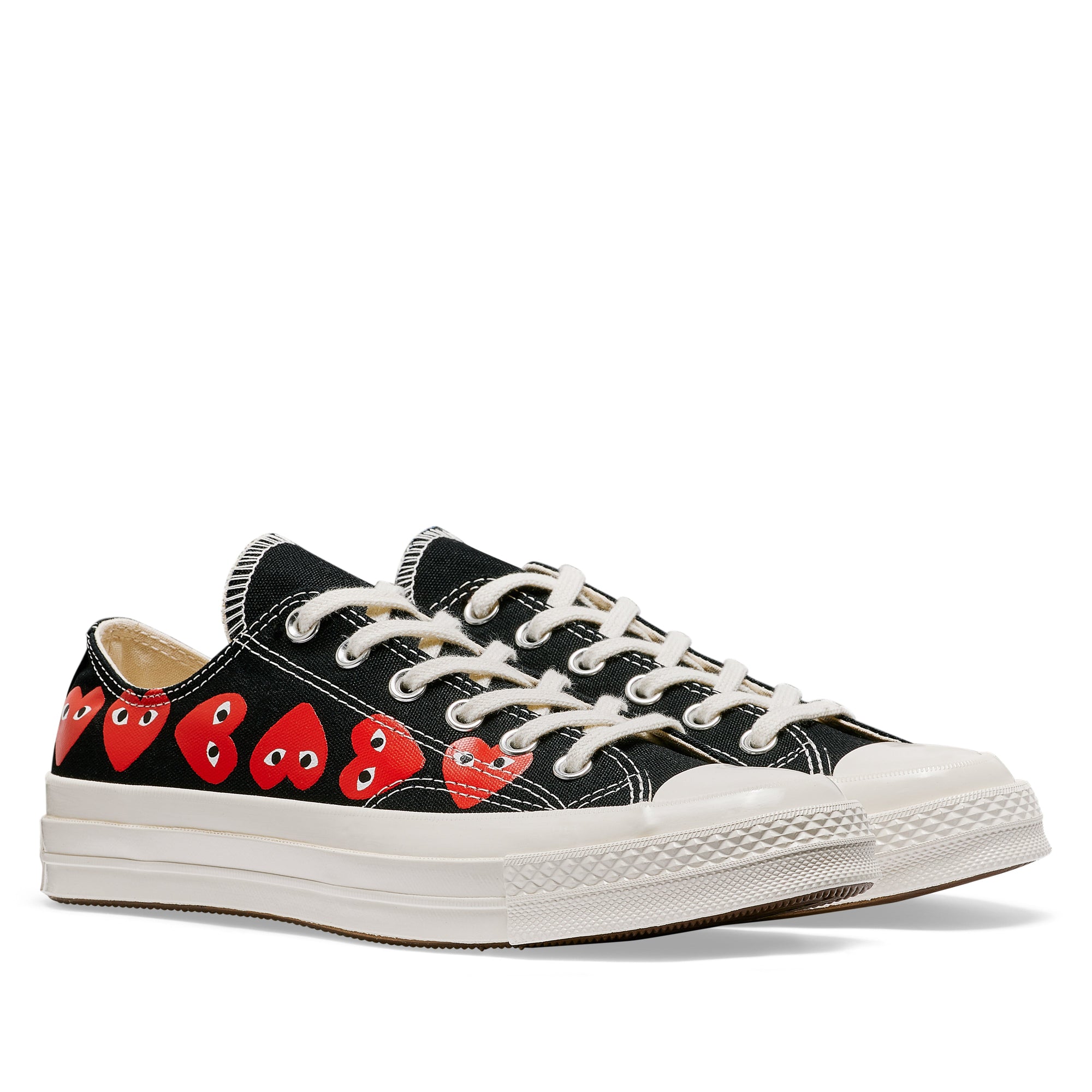 Play Converse - Multi Red Heart Chuck Taylor All Star '70 Low Sneakers - (Black) view 3